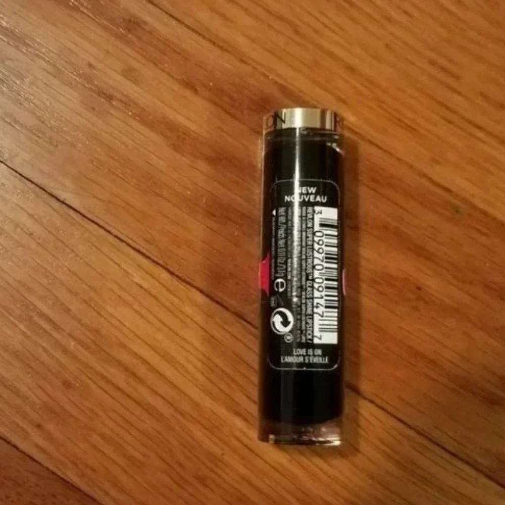 New Revlon Glass Shine Lipstick 017 Love is On